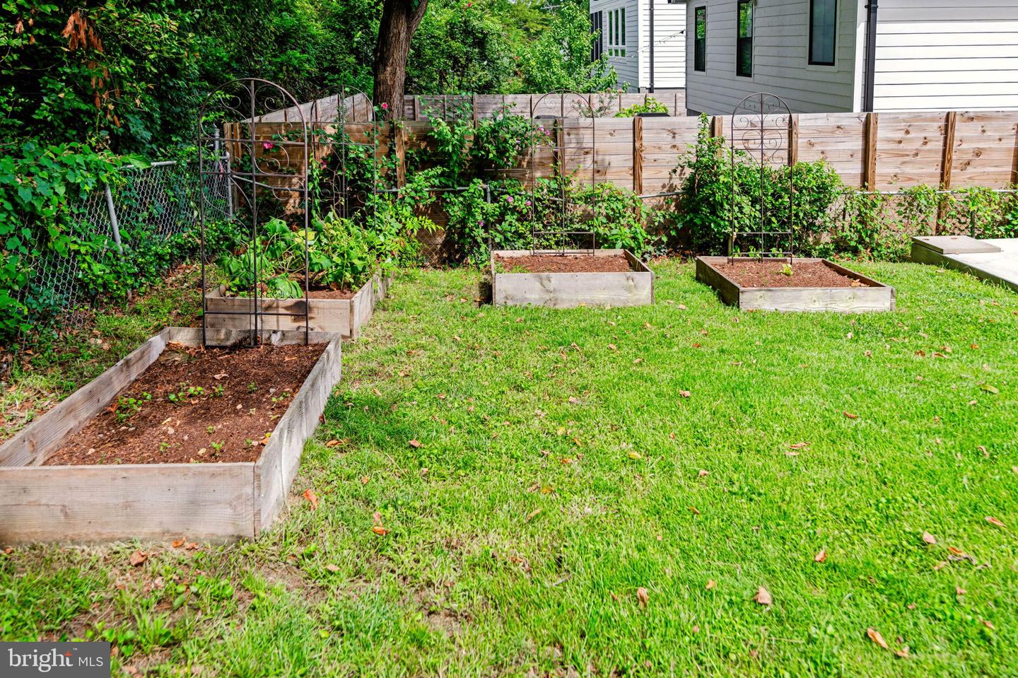 2122 N Thomas St Property Photo 39