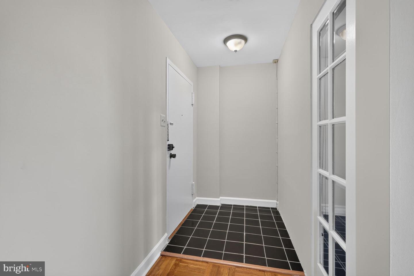 1111 Arlington Blvd #913 Property Photo 2