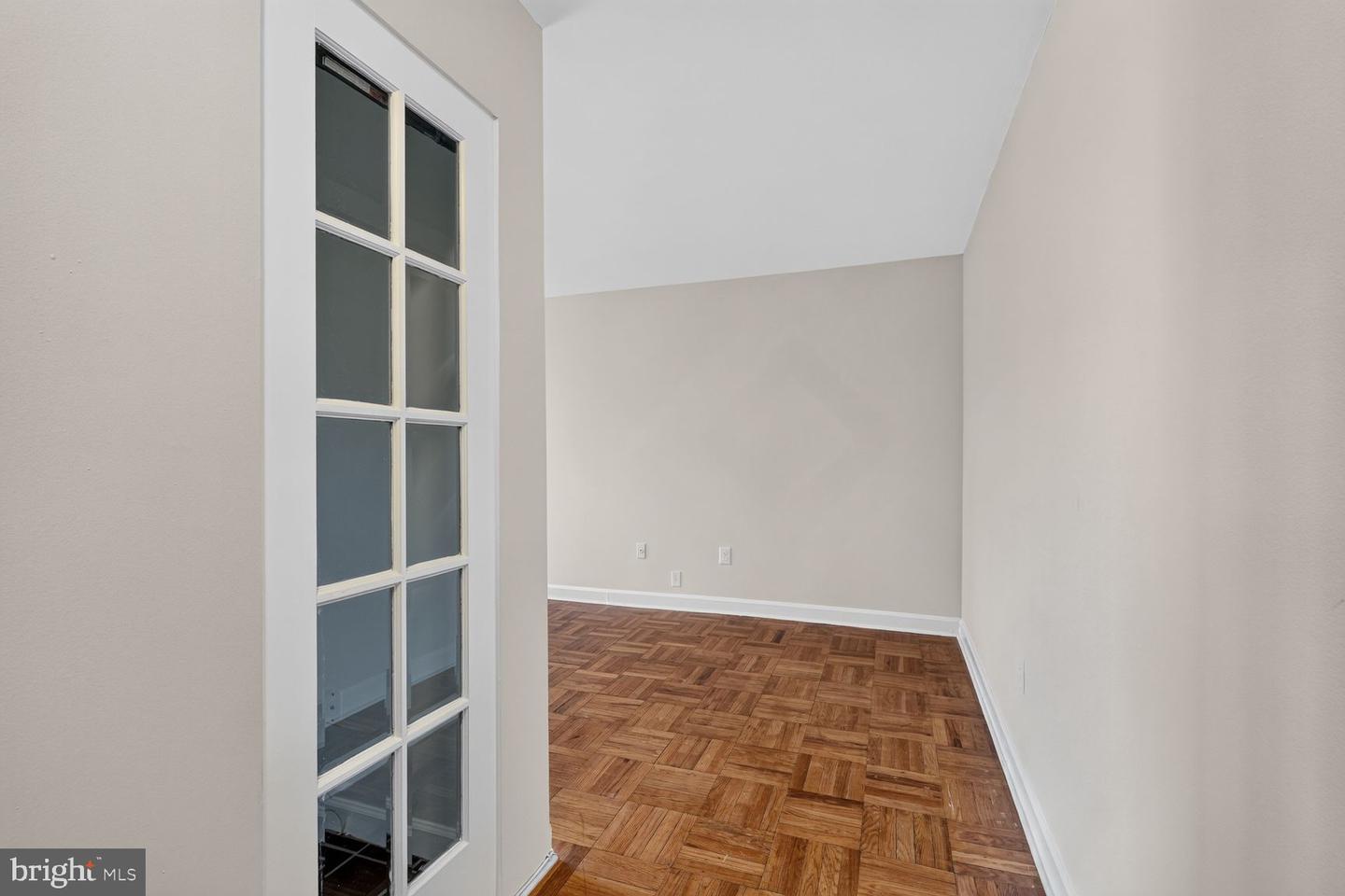 1111 Arlington Blvd #913 Property Photo 3