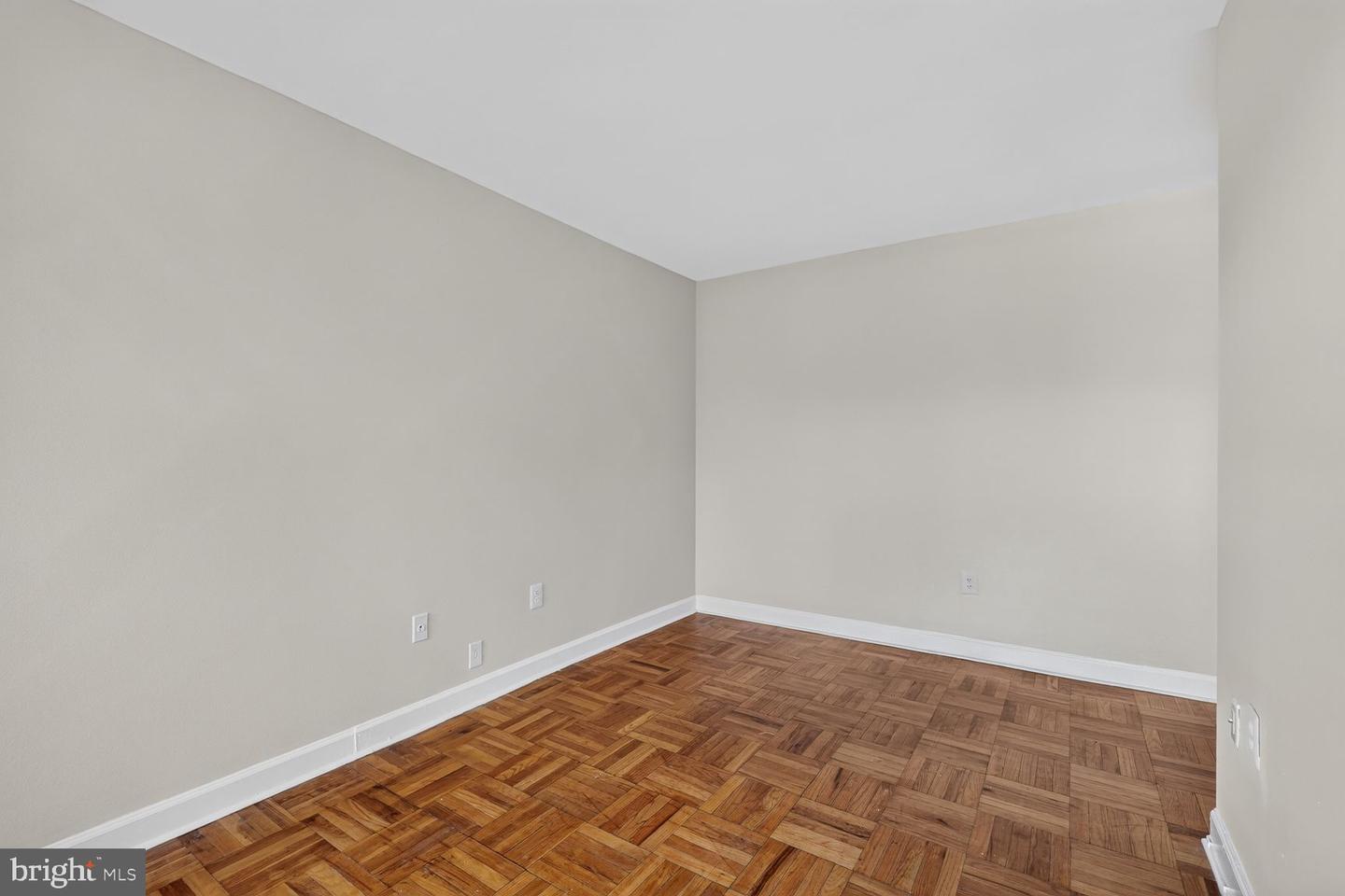 1111 Arlington Blvd #913 Property Photo 4