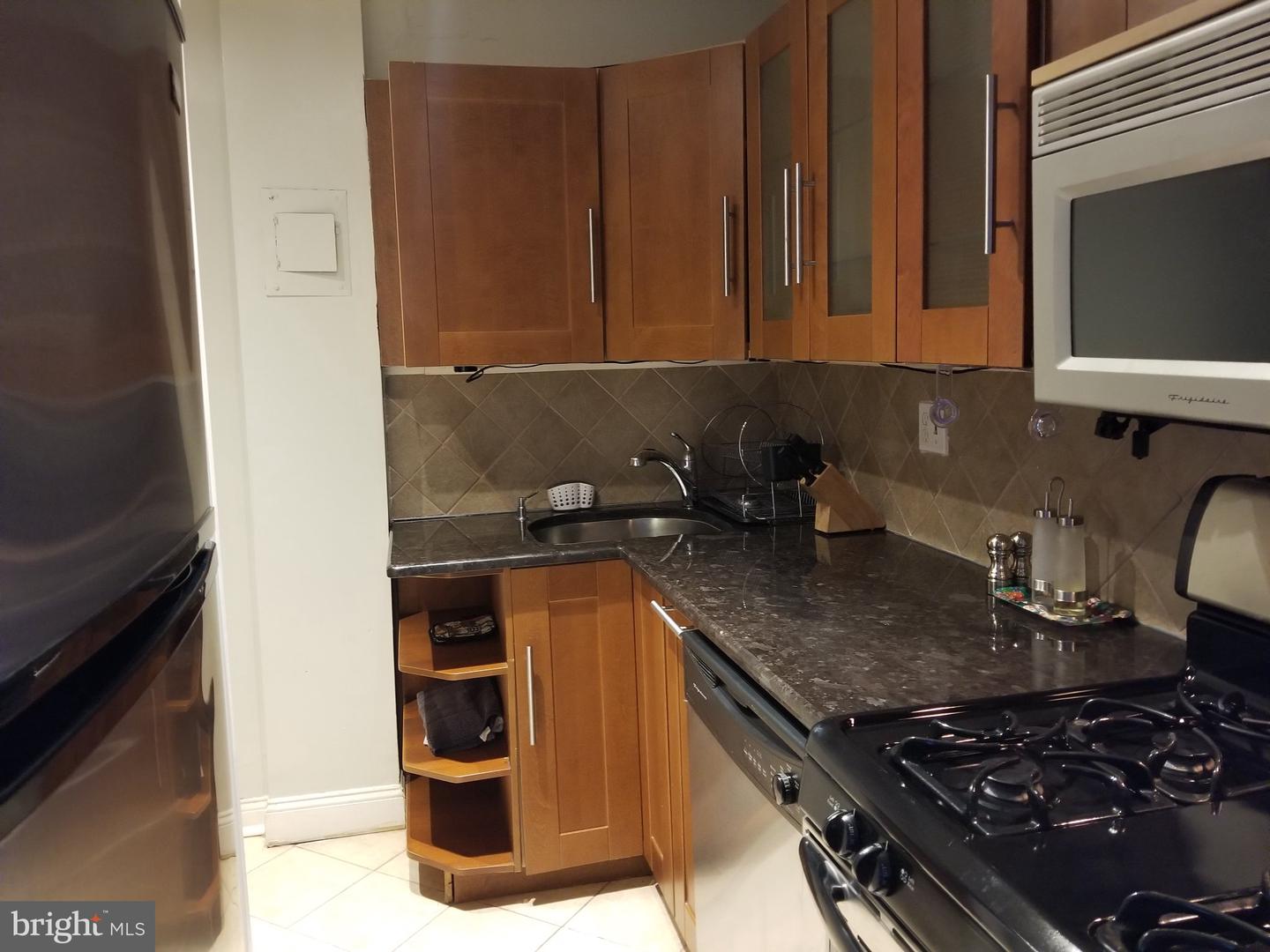 1011 Arlington Blvd #508 Property Photo 2