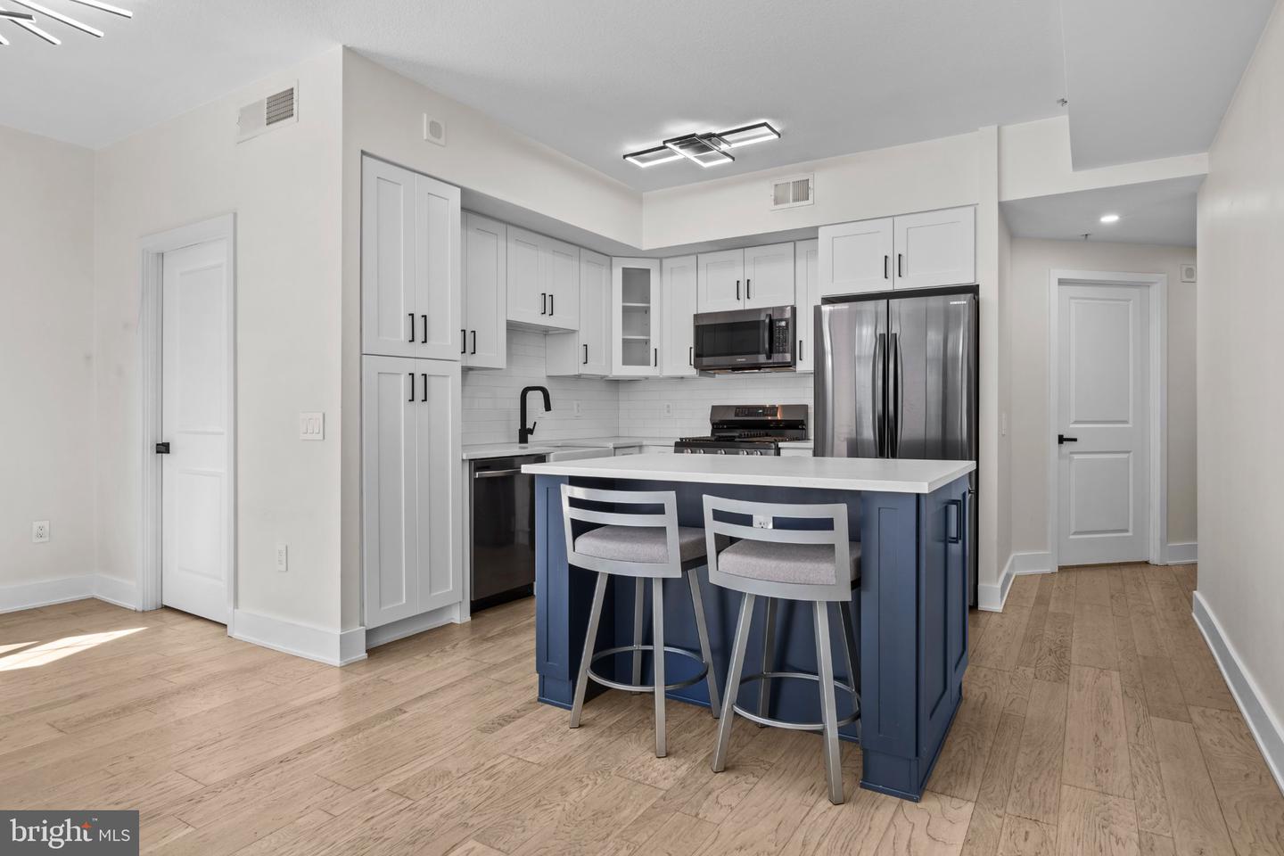 1021 N Garfield St #b38 Property Photo 3