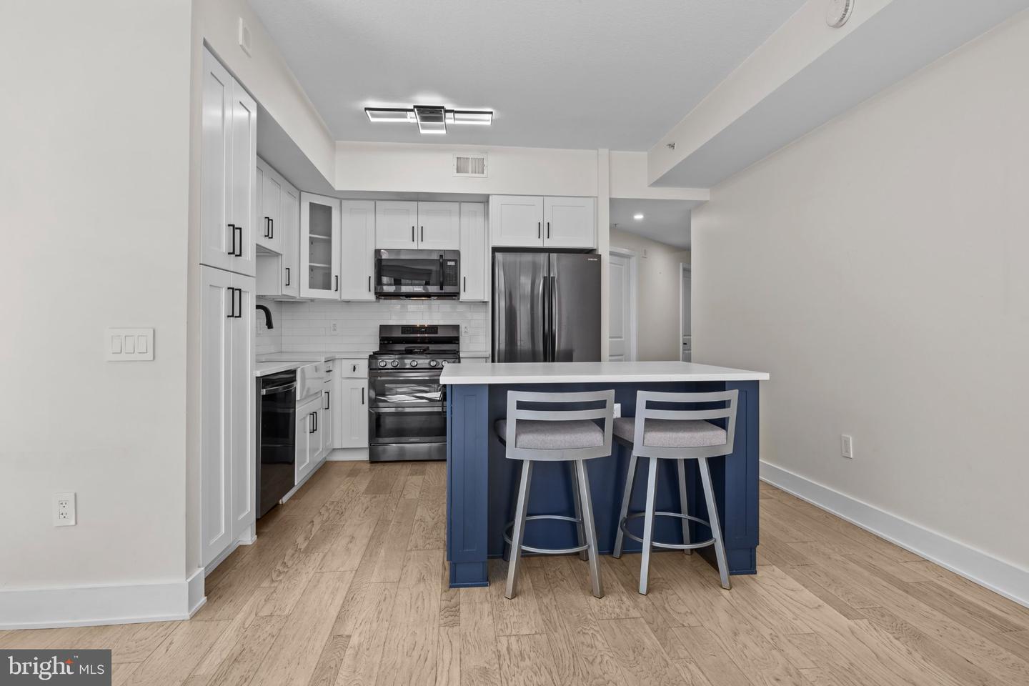 1021 N Garfield St #b38 Property Photo 4