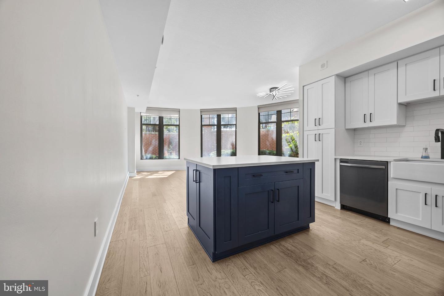 1021 N Garfield St #b38 Property Photo 6