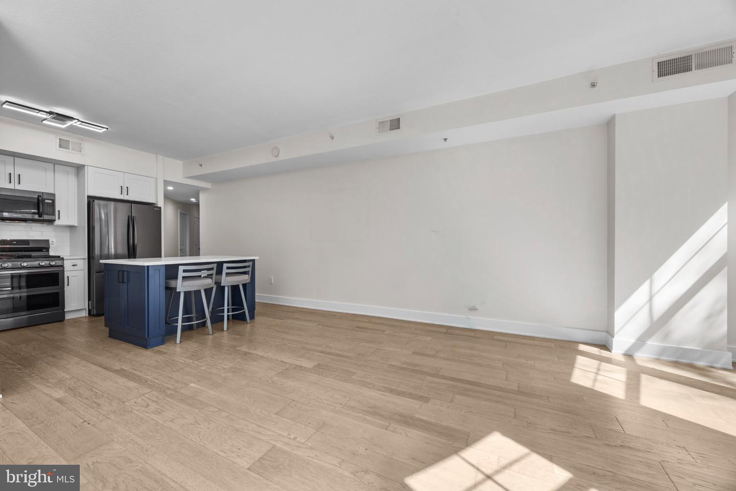 1021 N Garfield St #b38 Property Photo 11