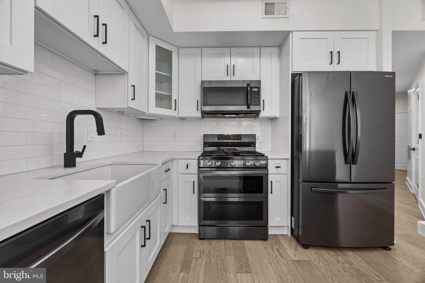 1021 N Garfield St #b38 Property Photo 13