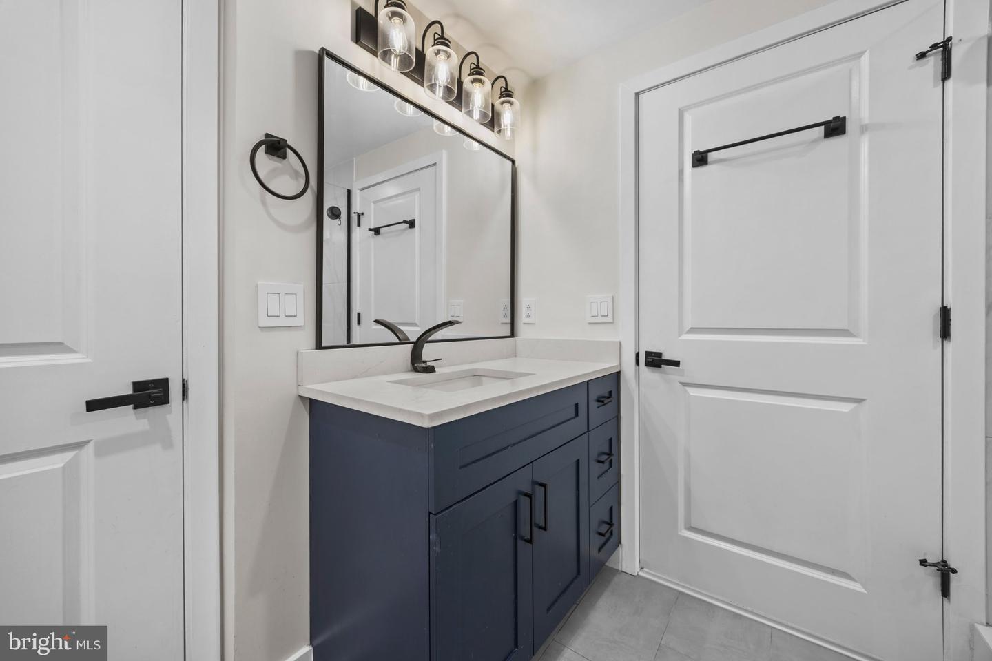 1021 N Garfield St #b38 Property Photo 25