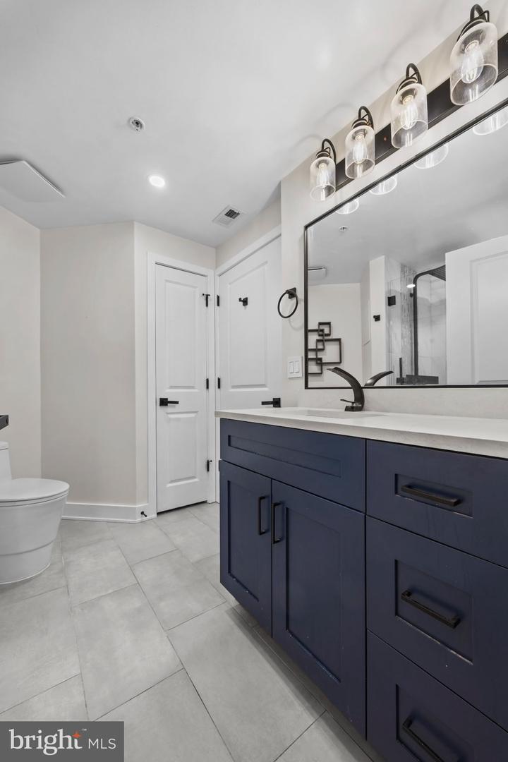 1021 N Garfield St #b38 Property Photo 27