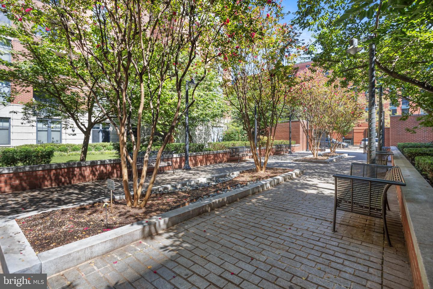 1021 N Garfield St #b38 Property Photo 42