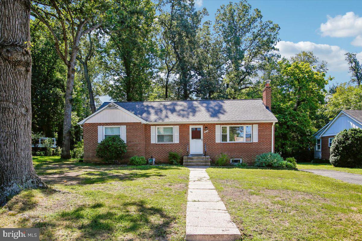 6816 29th St N Property Photo 1