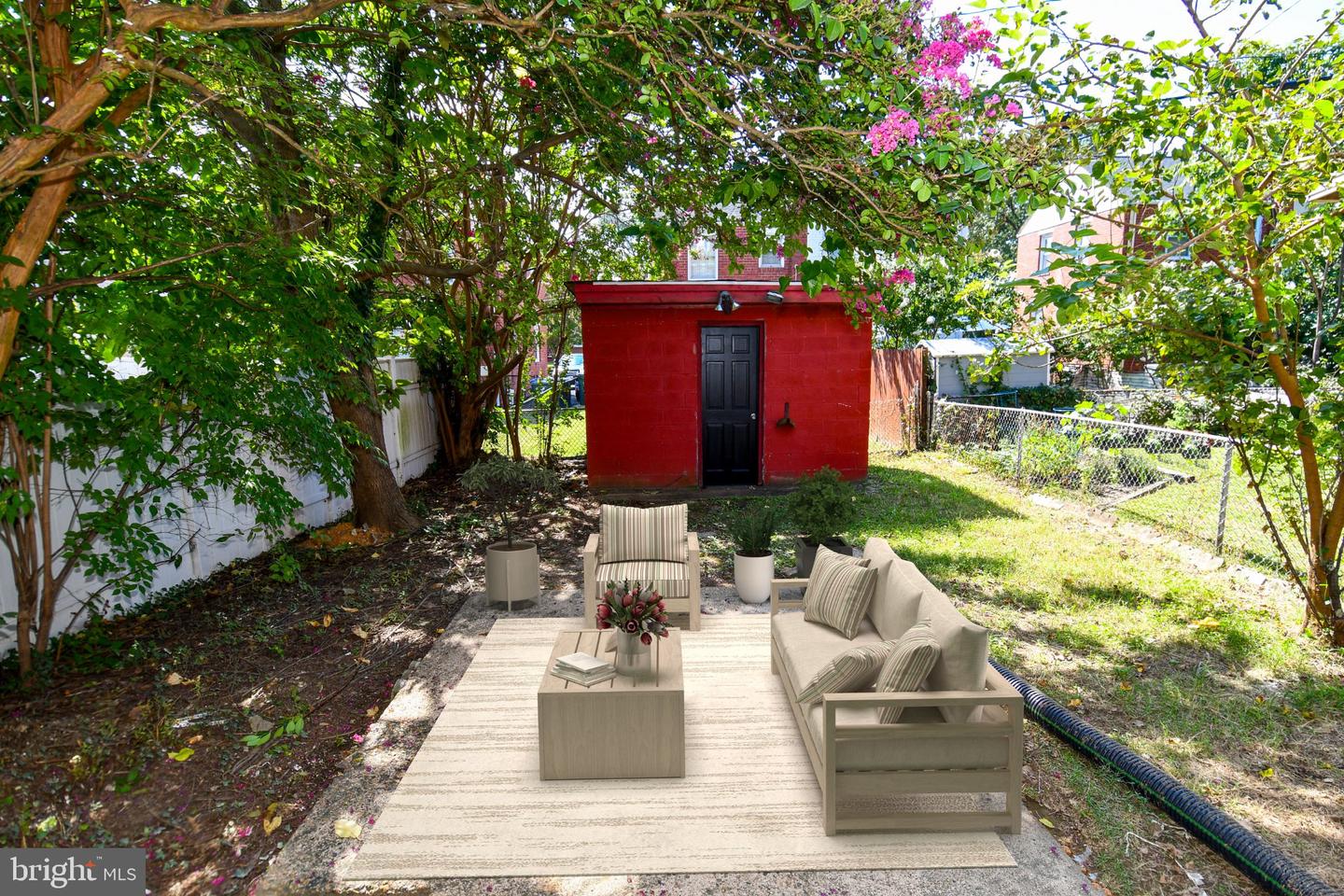 2124 S Oxford St Property Photo 10