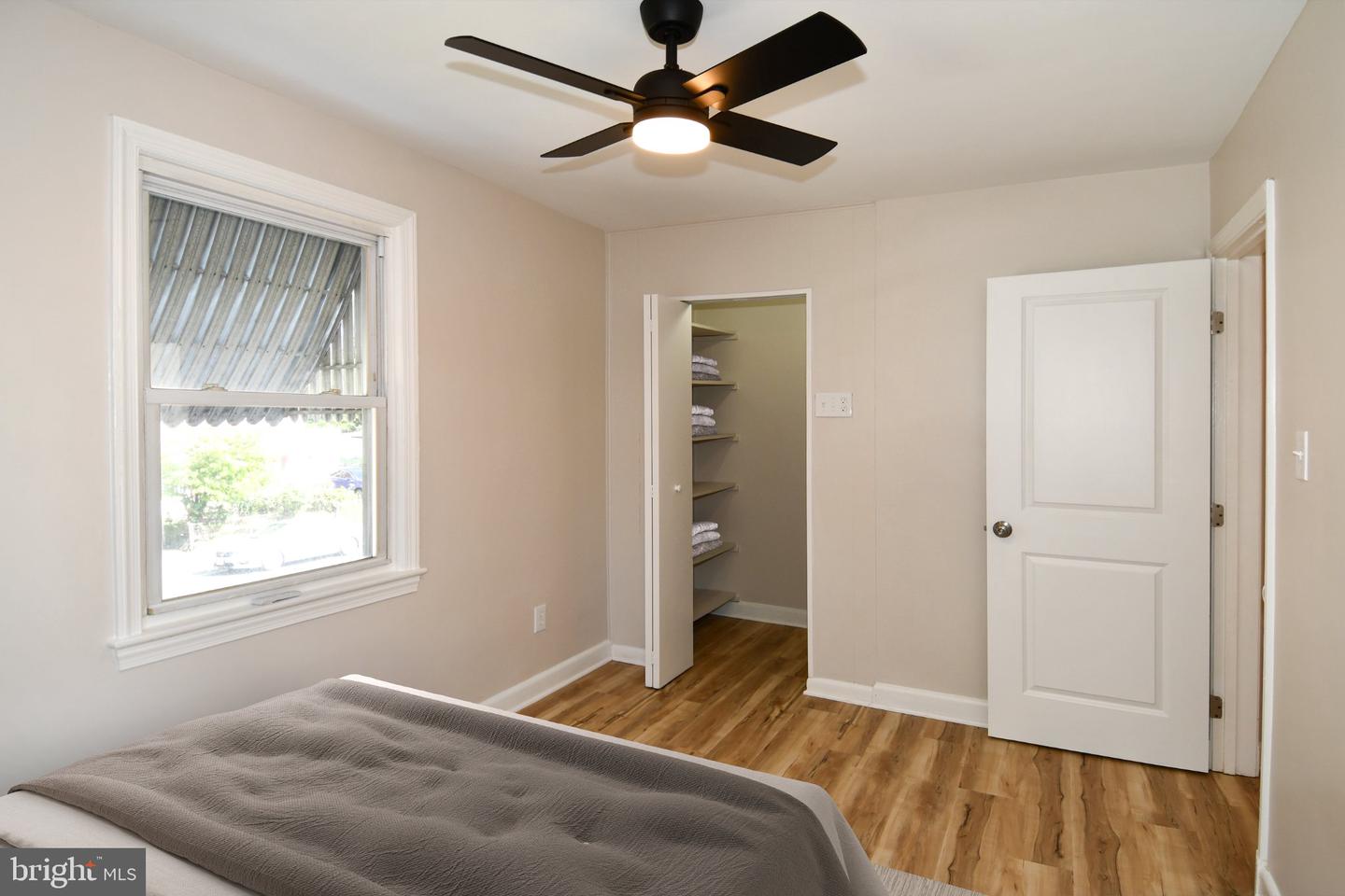 2124 S Oxford St Property Photo 18