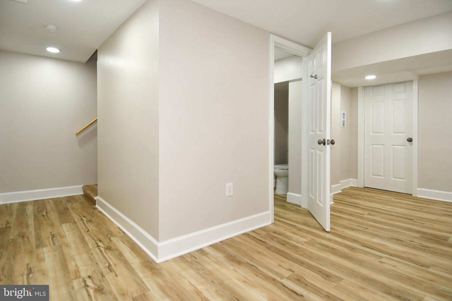 2124 S Oxford St Property Photo 21