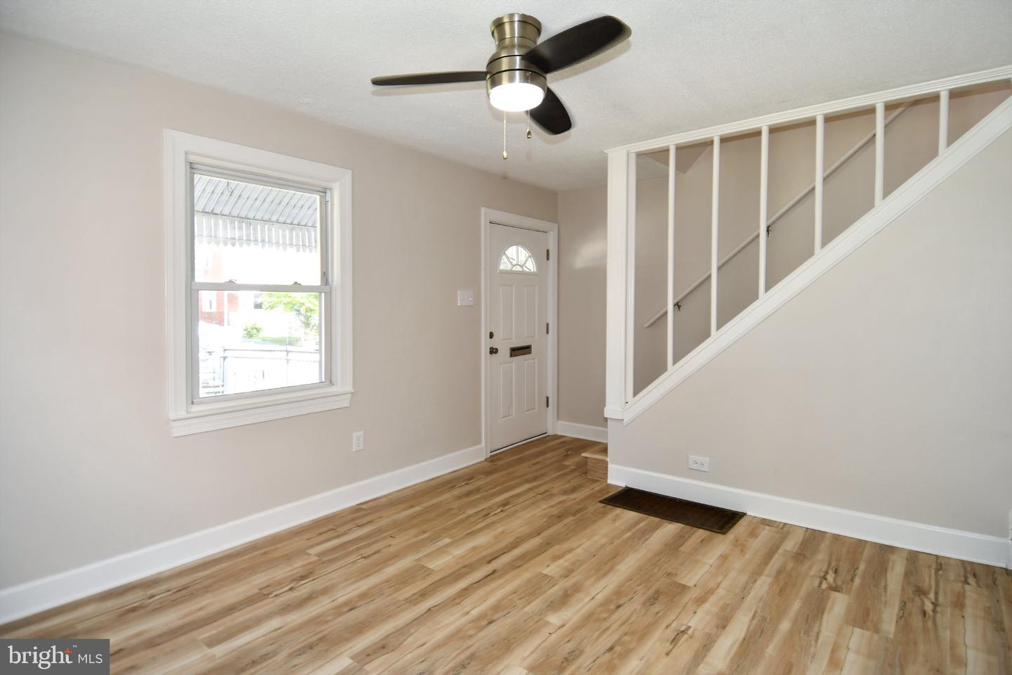 2124 S Oxford St Property Photo 25