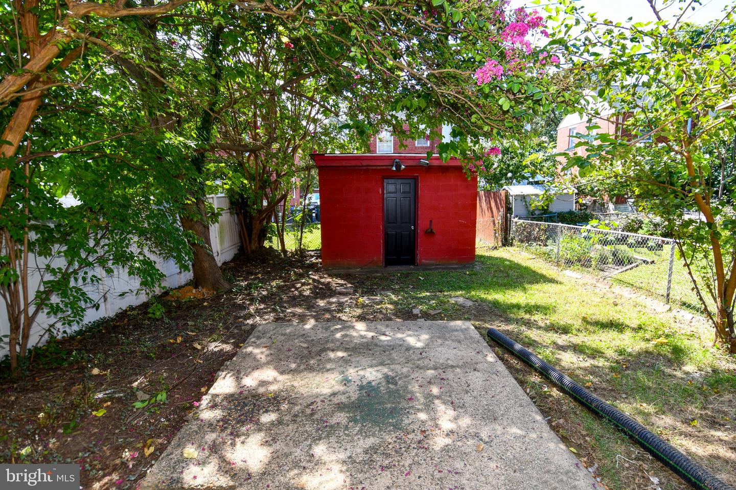 2124 S Oxford St Property Photo 31