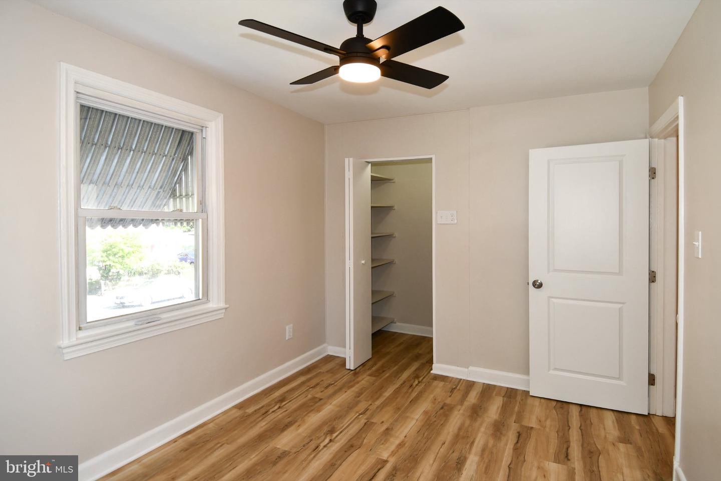 2124 S Oxford St Property Photo 33