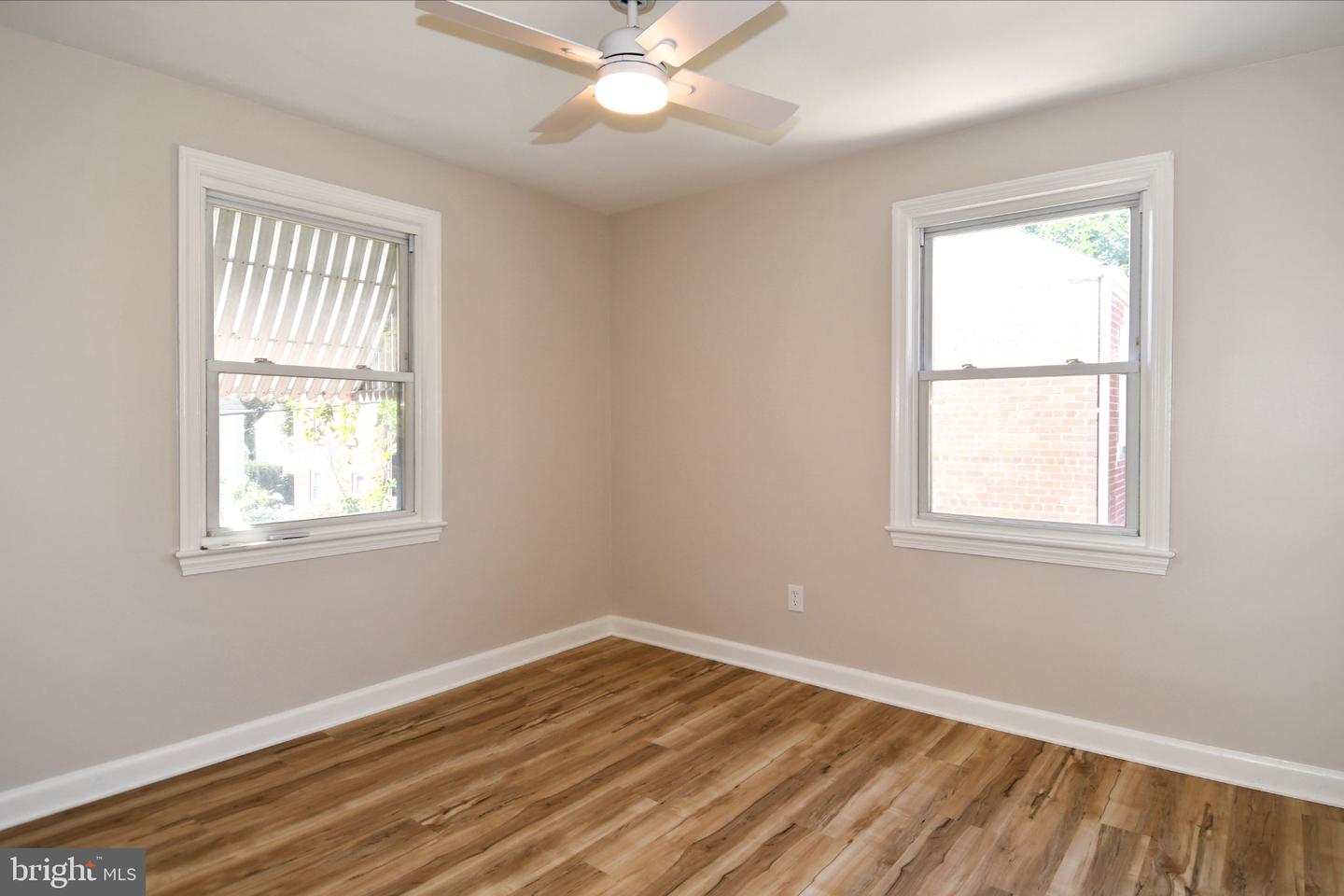 2124 S Oxford St Property Photo 34