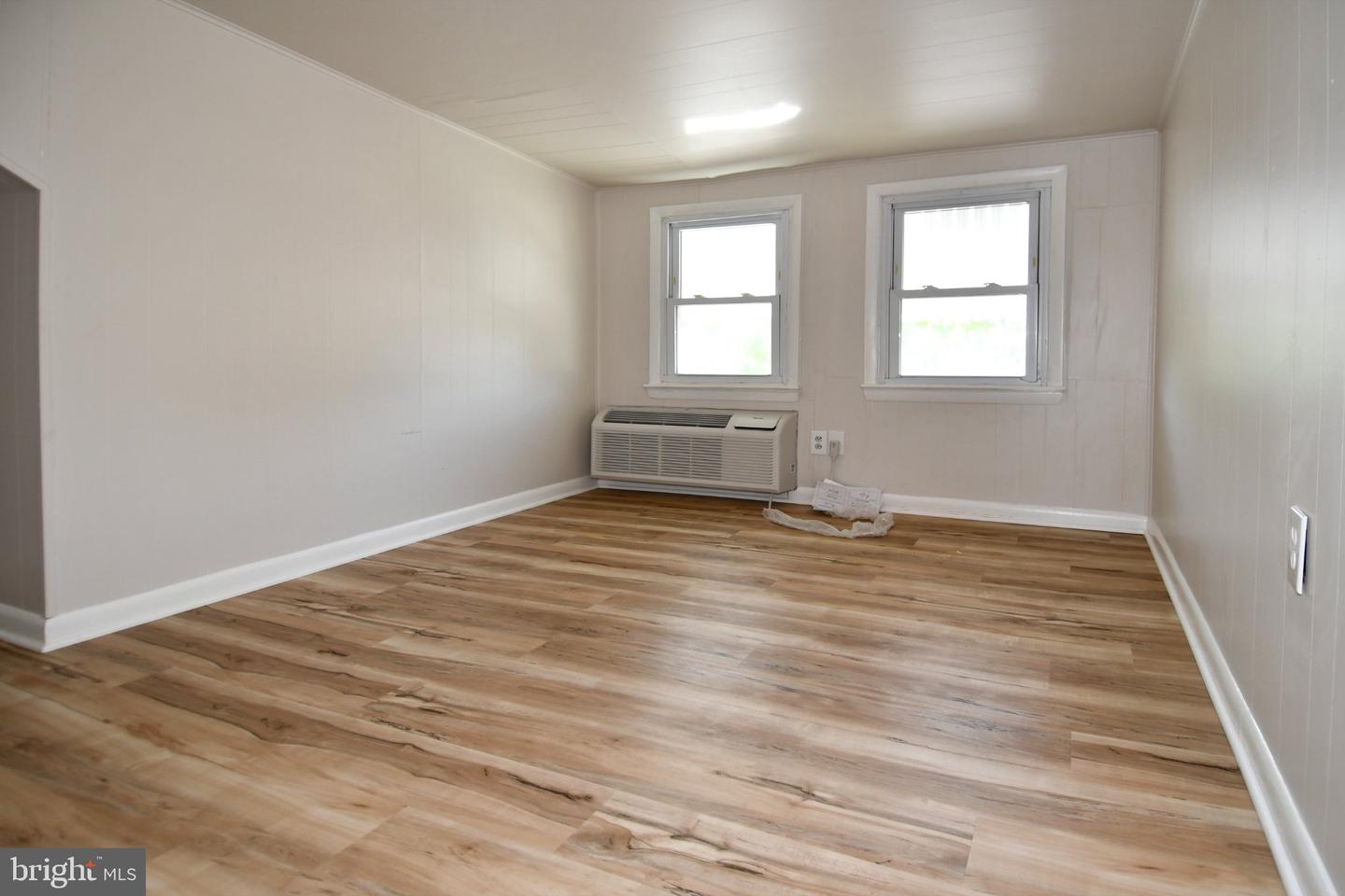 2124 S Oxford St Property Photo 36