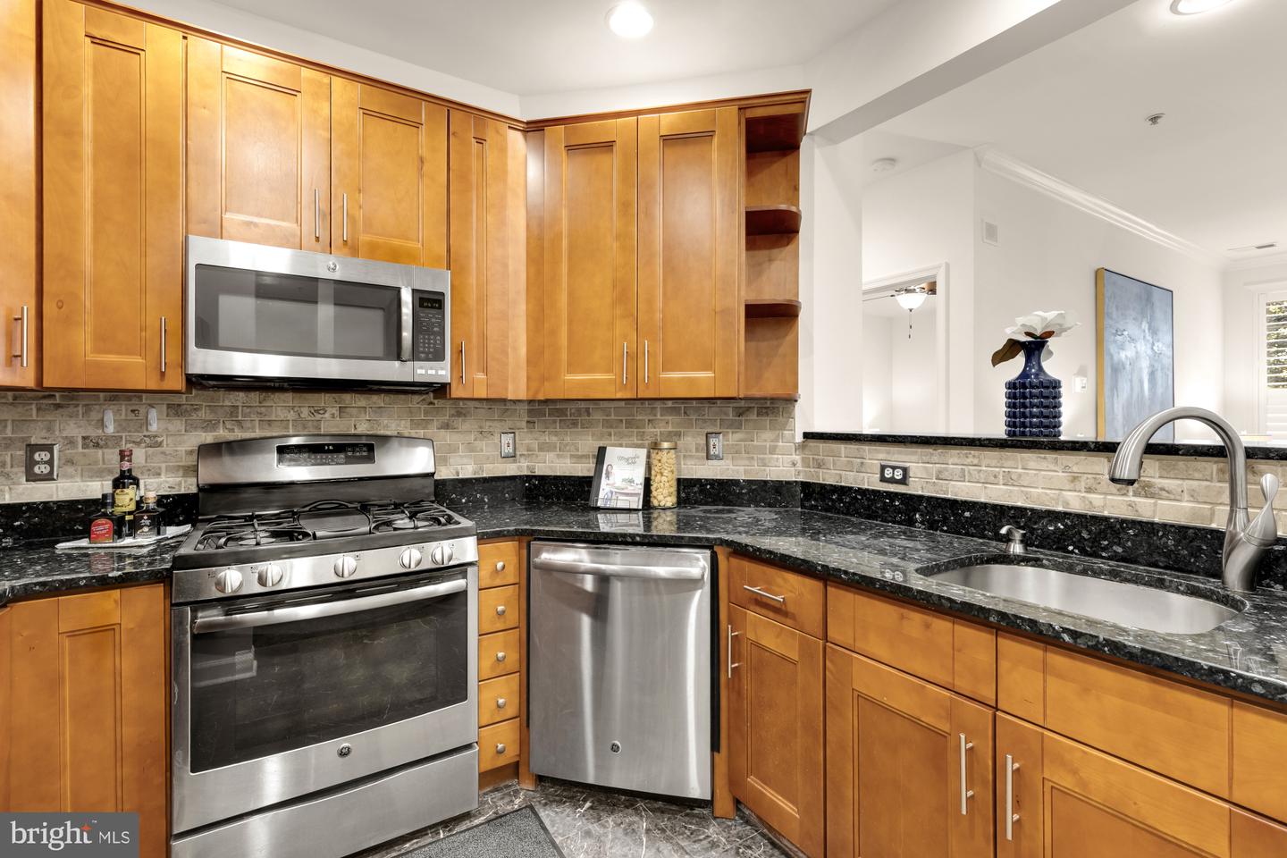 1320 N Wayne St #101 Property Photo 6
