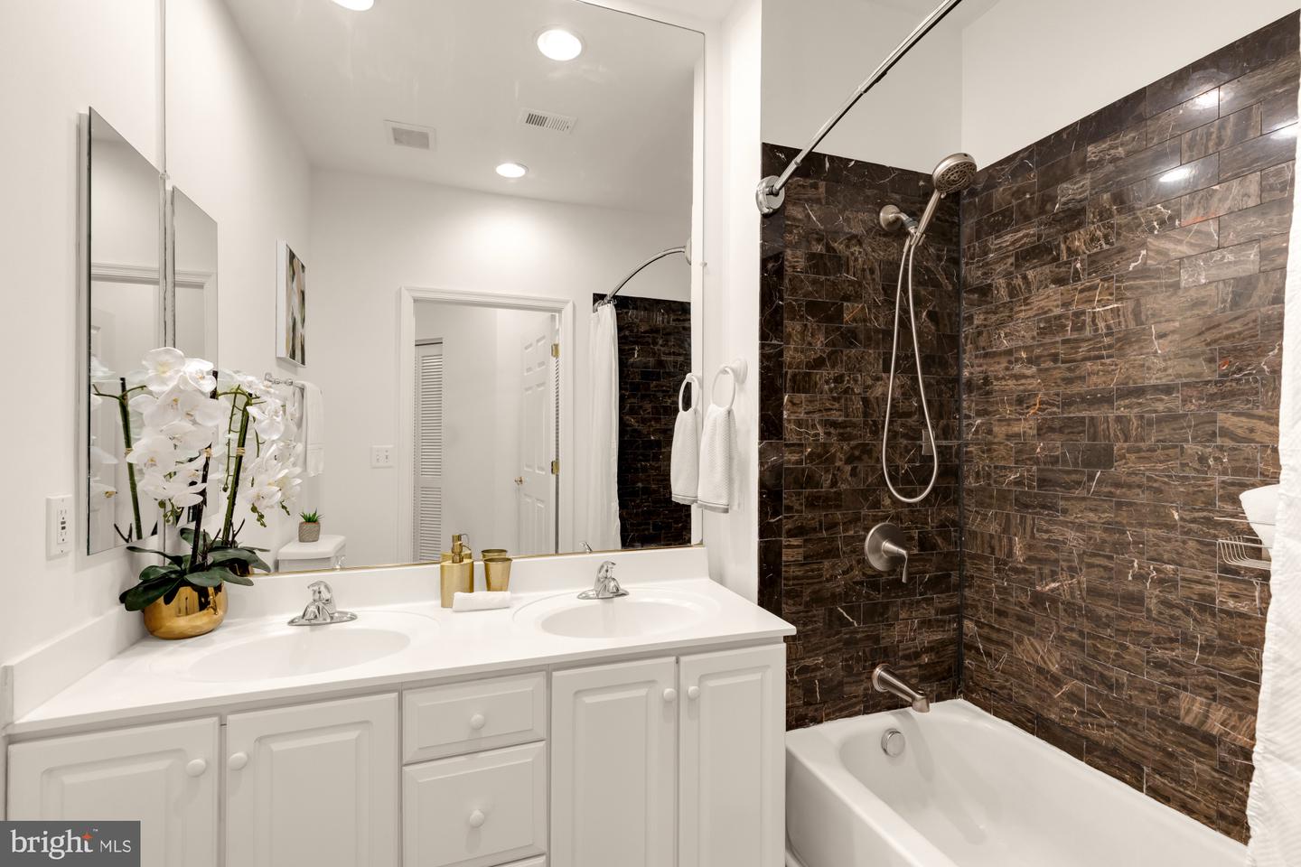1320 N Wayne St #101 Property Photo 14