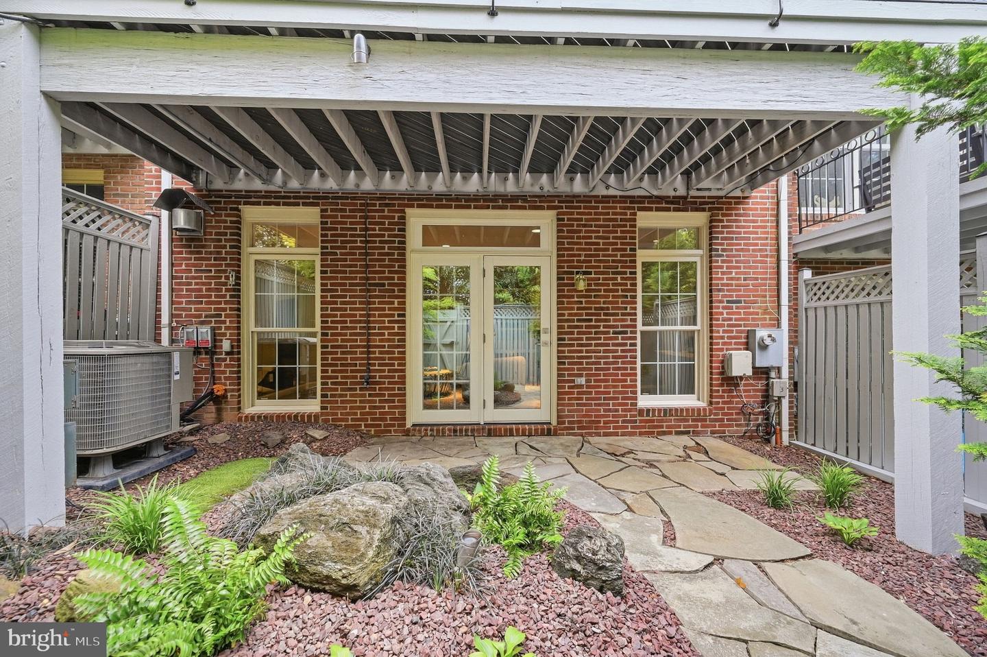 2131 N Scott St N Property Photo 56