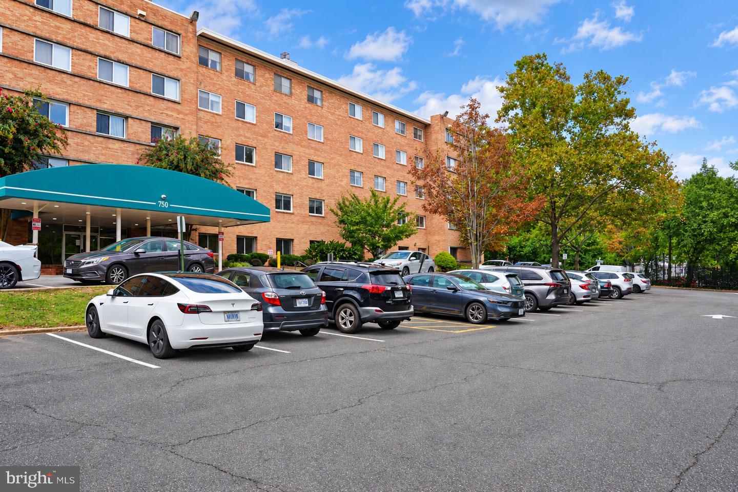 750 S DICKERSON ST #402 Property Photo 1