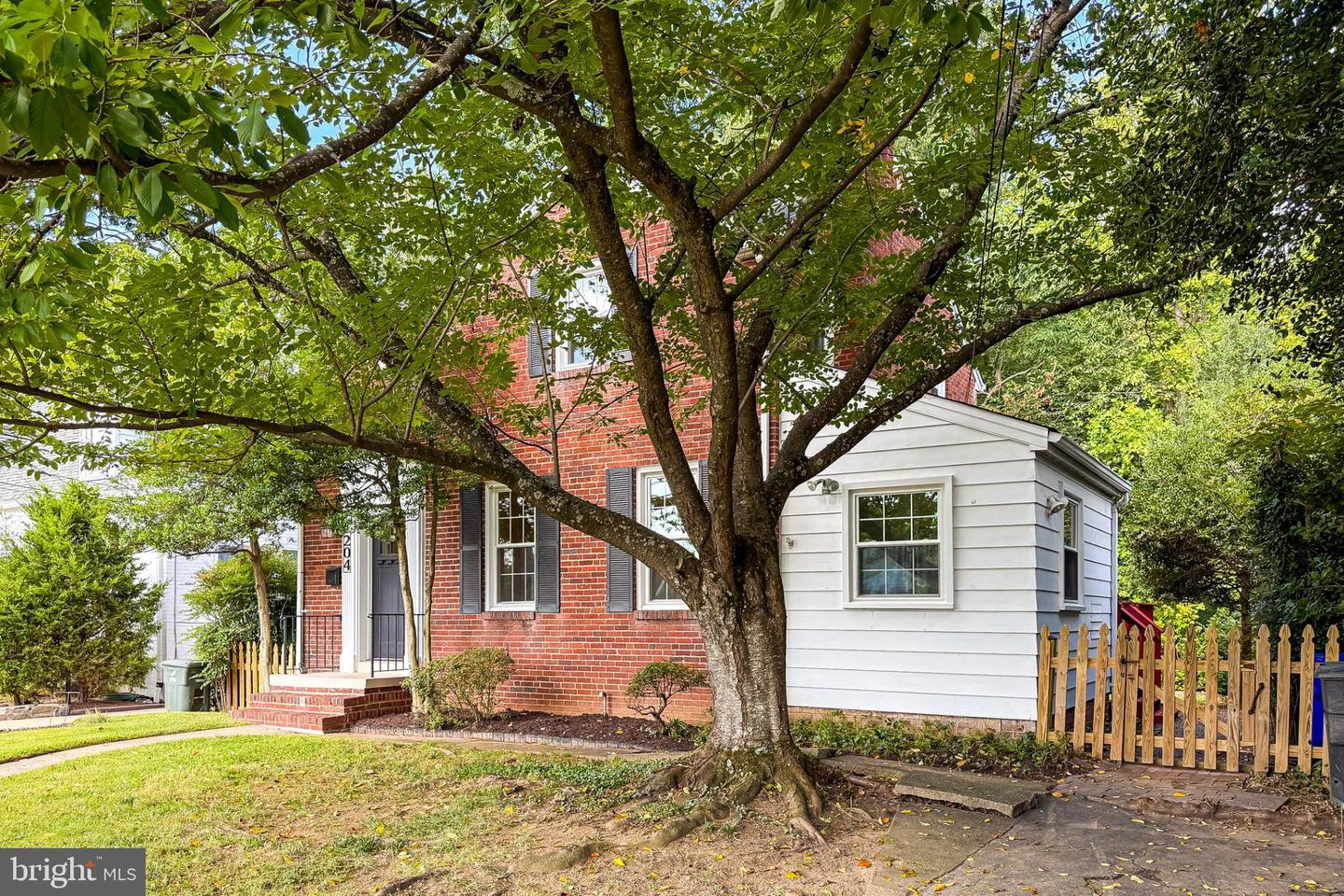 204 S Abingdon St Property Photo 3