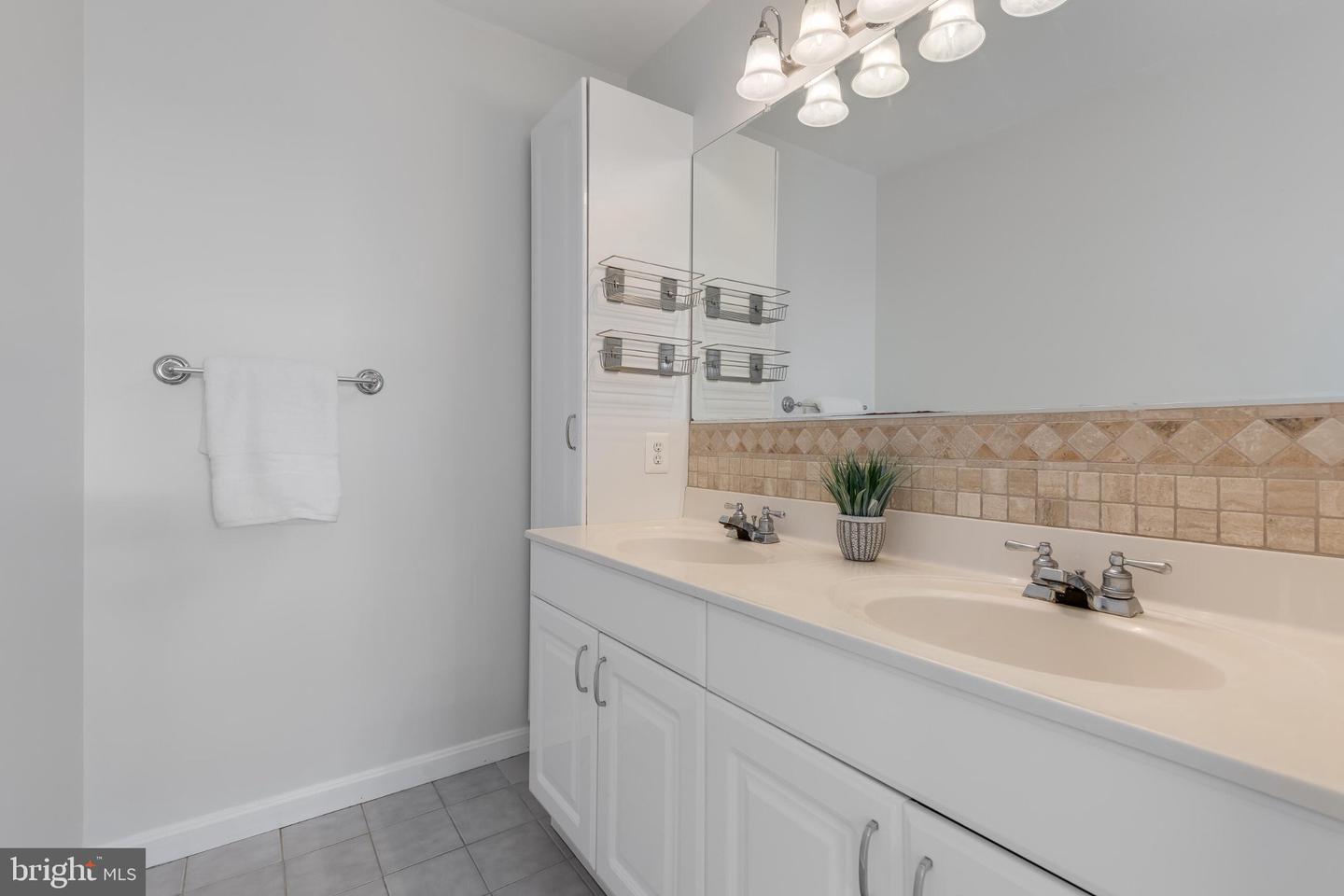 2524 N Ridgeview Rd N Property Photo 28
