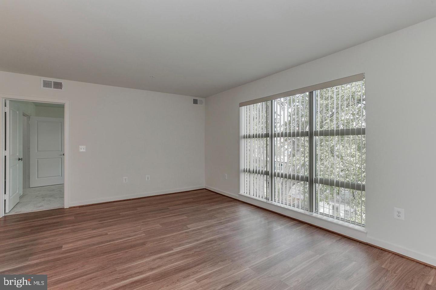 905 N Jackson #403 Property Photo 6