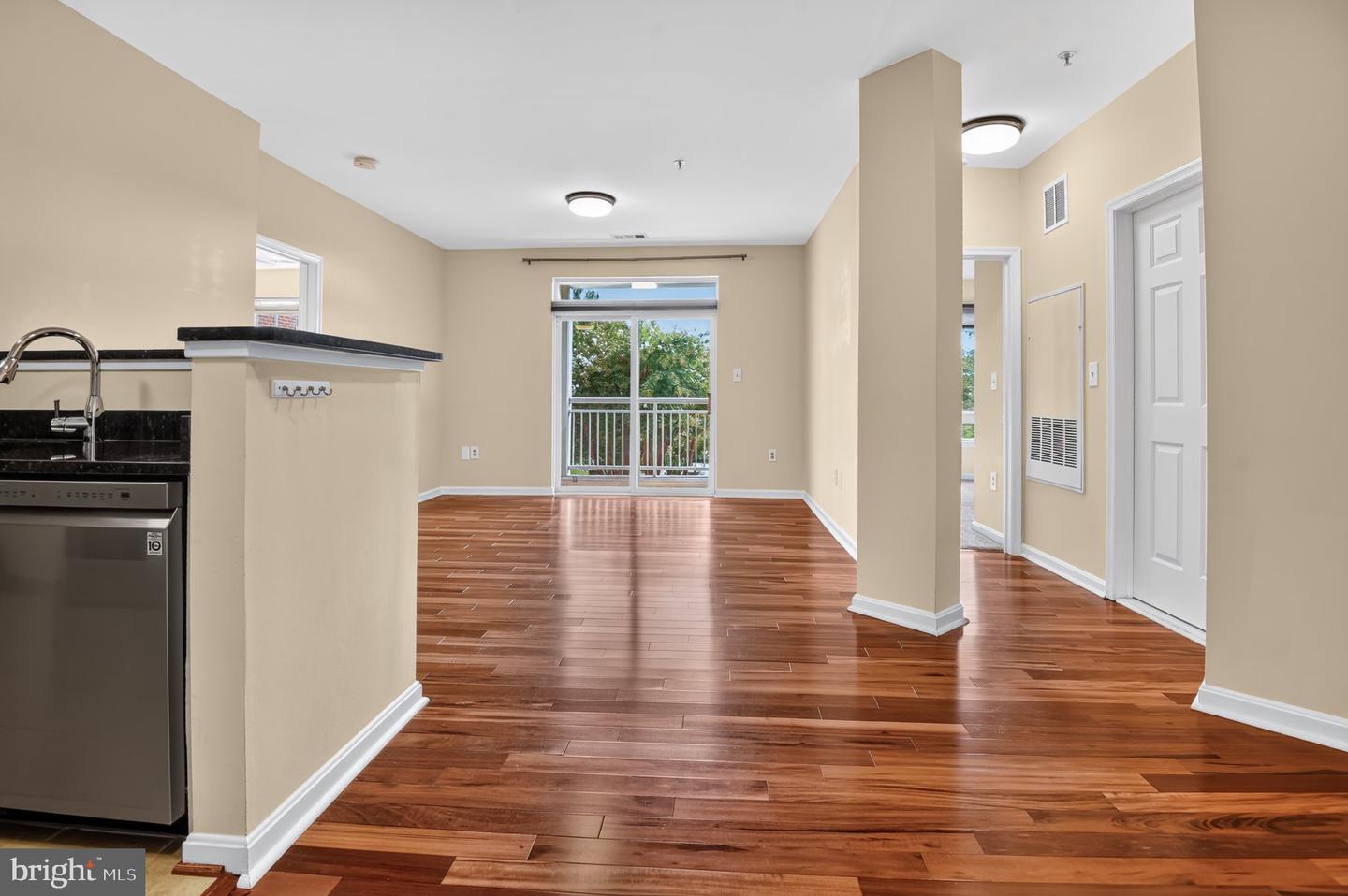 801 S GREENBRIER ST #210 Property Photo 1