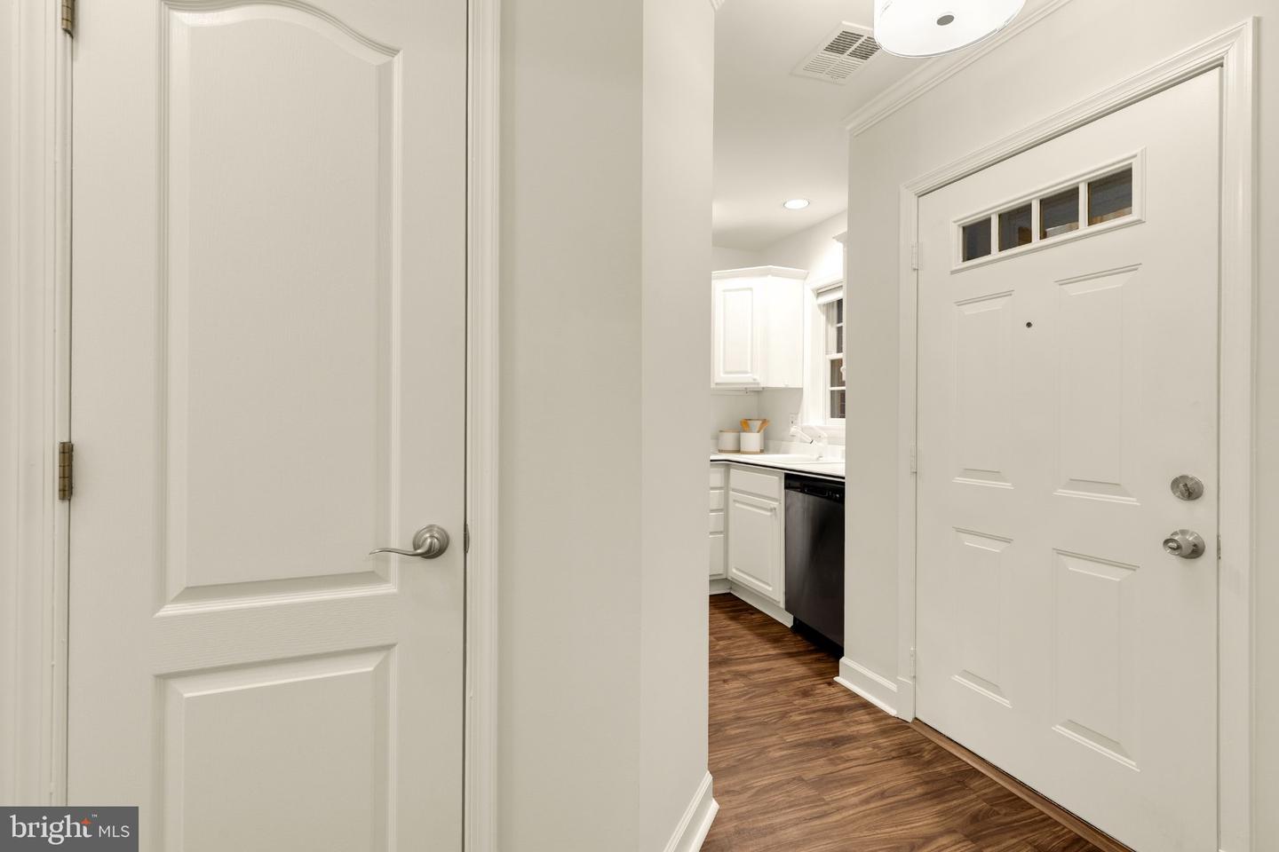 6916 Fairfax Dr #116 Property Photo 17