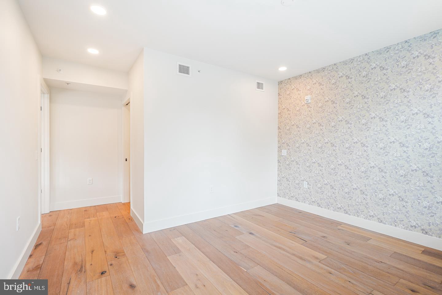 1245 N Pierce St #8 Property Photo 28