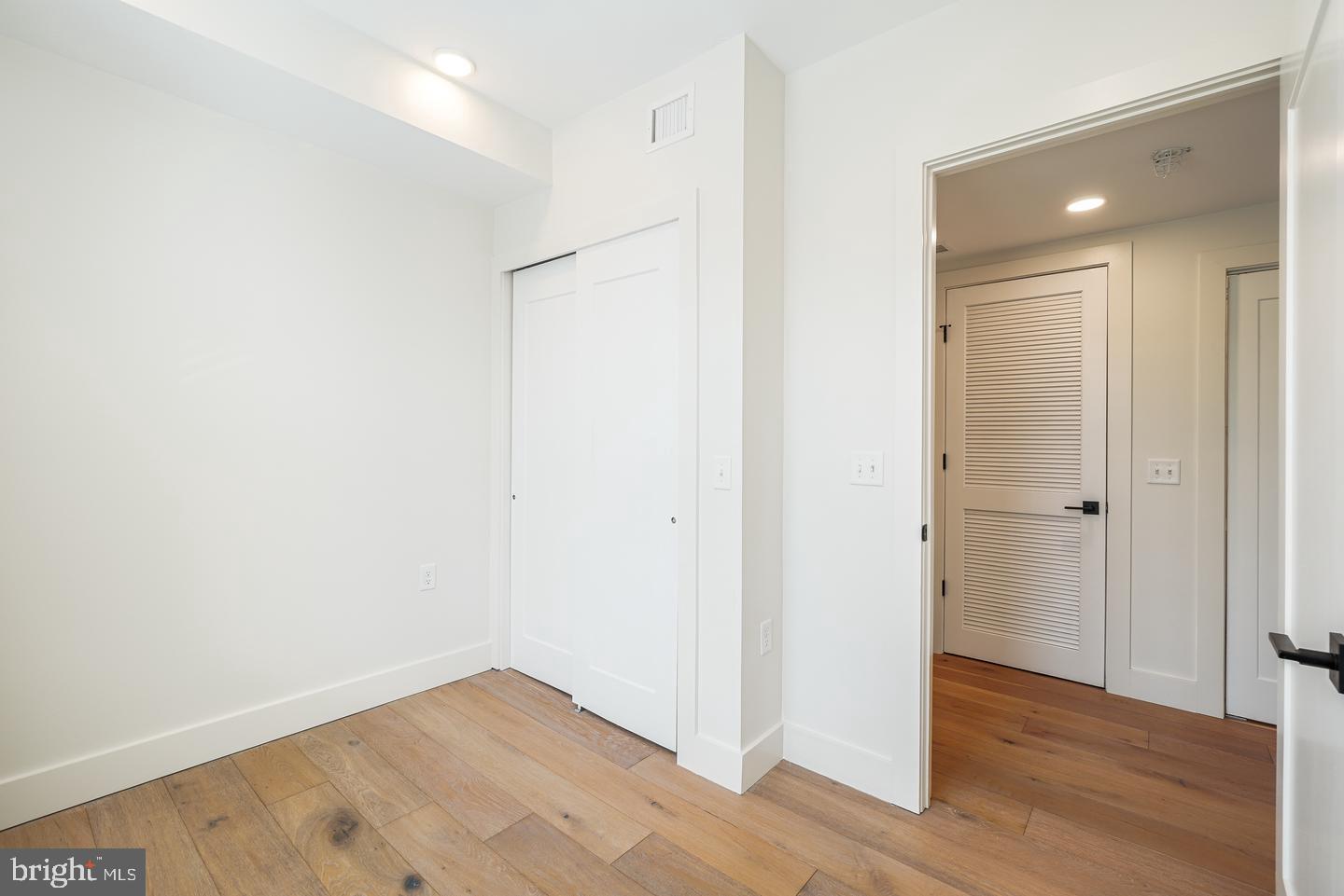 1245 N Pierce St #8 Property Photo 43