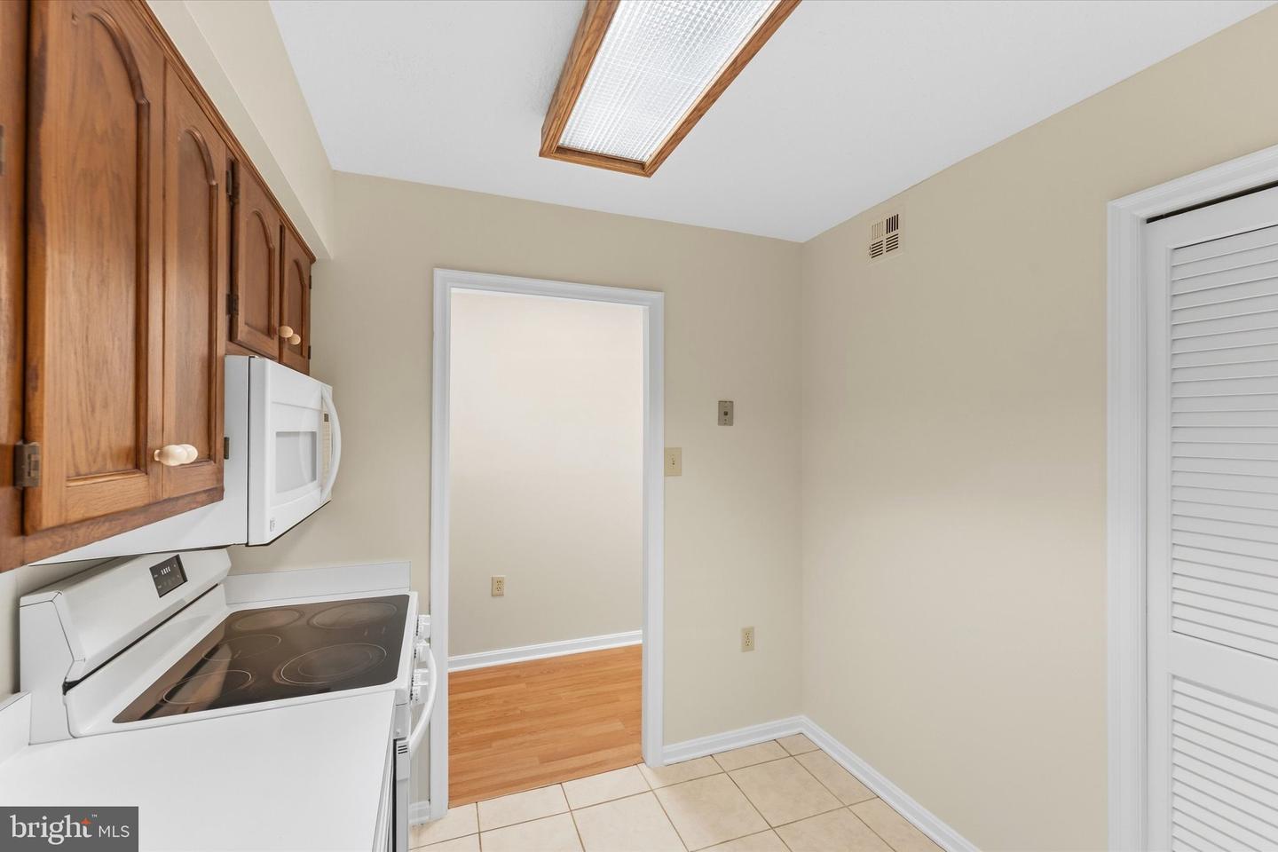 1301 N Courthouse Rd #1216 Property Photo 8