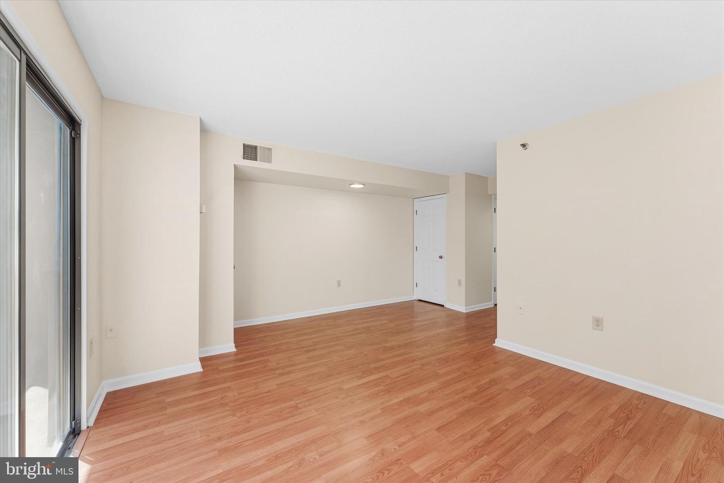 1301 N Courthouse Rd #1216 Property Photo 11