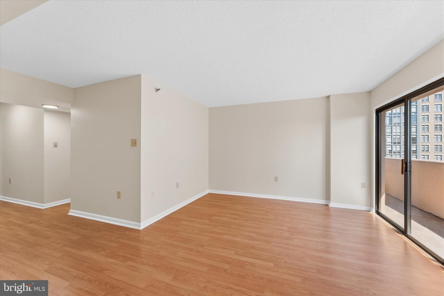 1301 N Courthouse Rd #1216 Property Photo 12