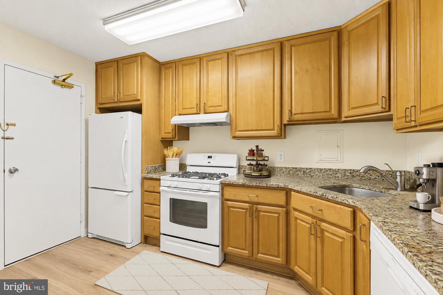 1300 S Army Navy Dr #1007 Property Photo 4