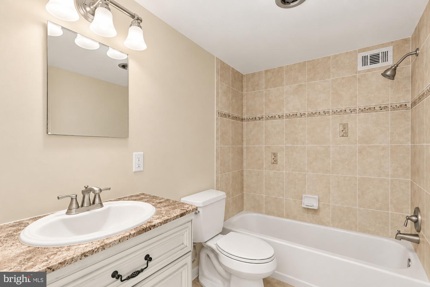 1300 S Army Navy Dr #1007 Property Photo 6
