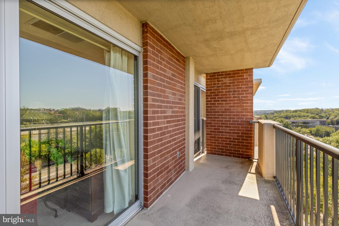 1300 S Army Navy Dr #1007 Property Photo 8