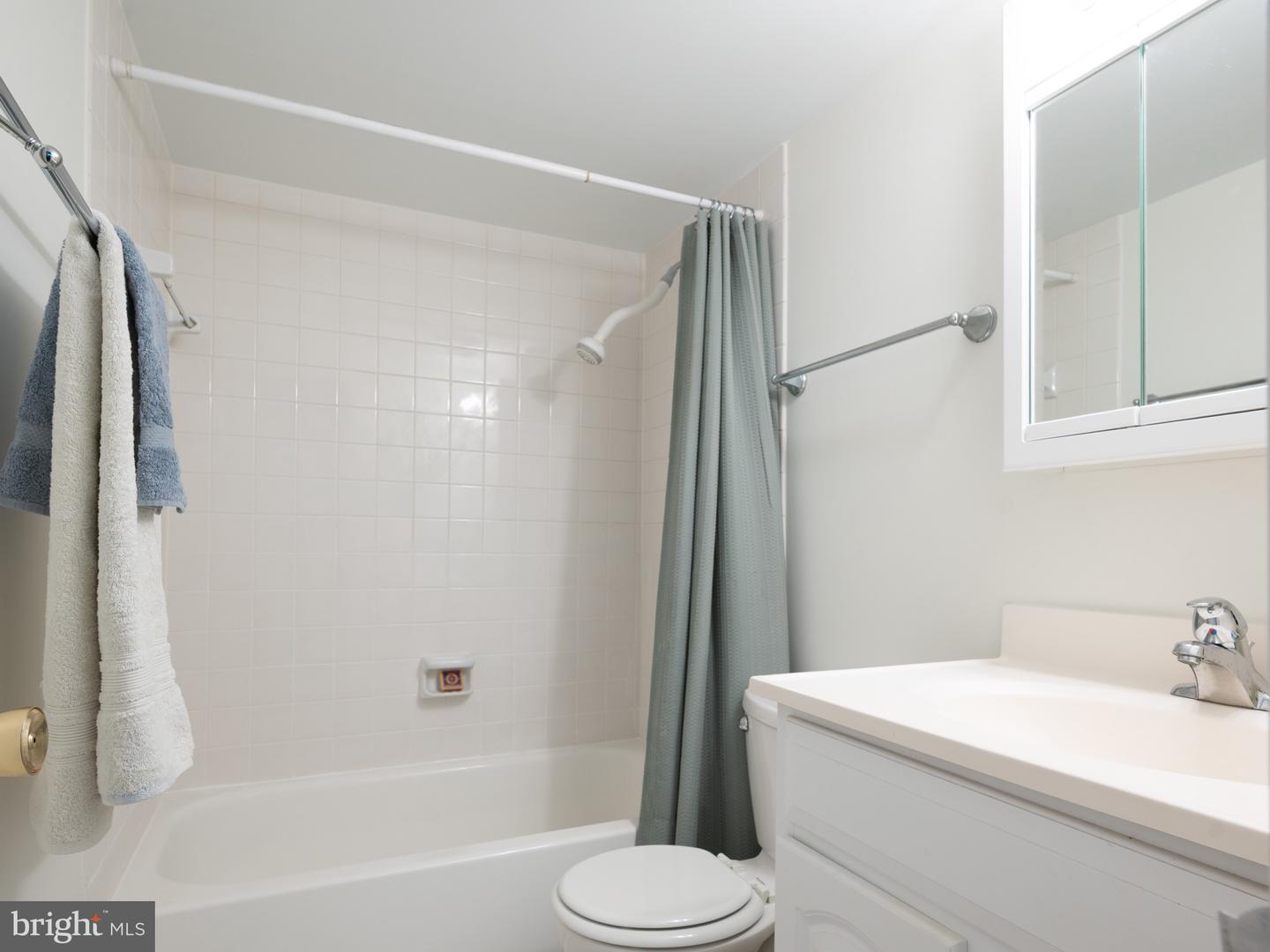 2112 S Quincy St #3e1 Property Photo 23