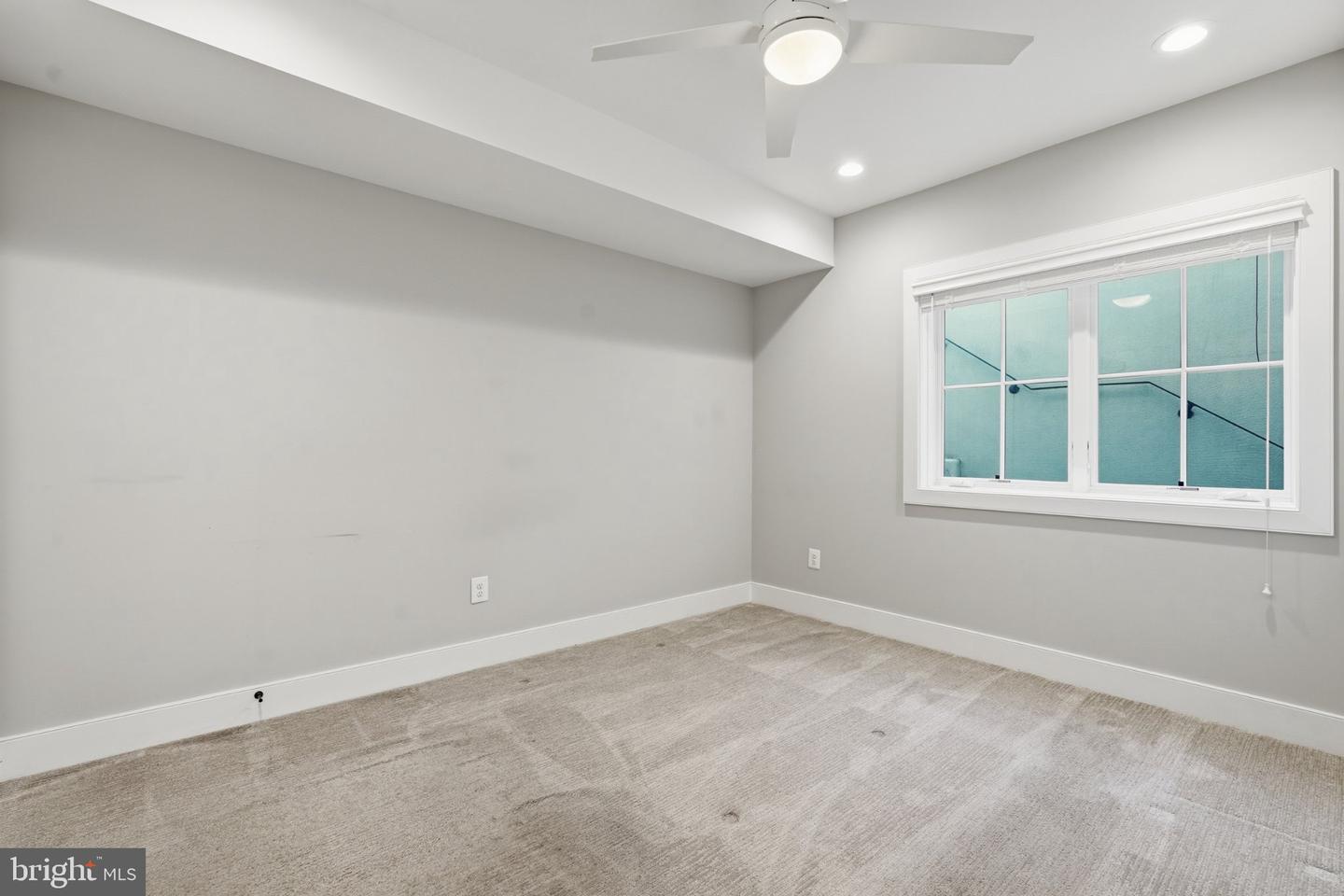 1915 N Van Buren St Property Photo 32