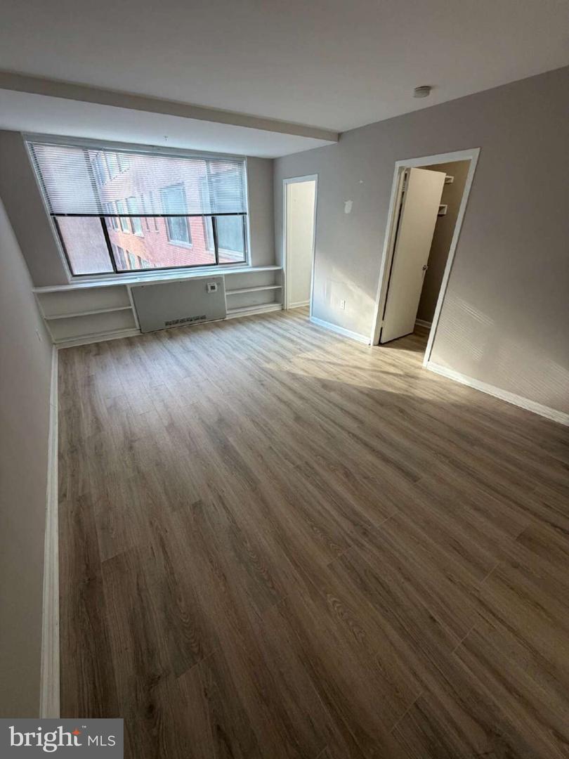 1111 N Arlington Blvd #536 Property Photo 5