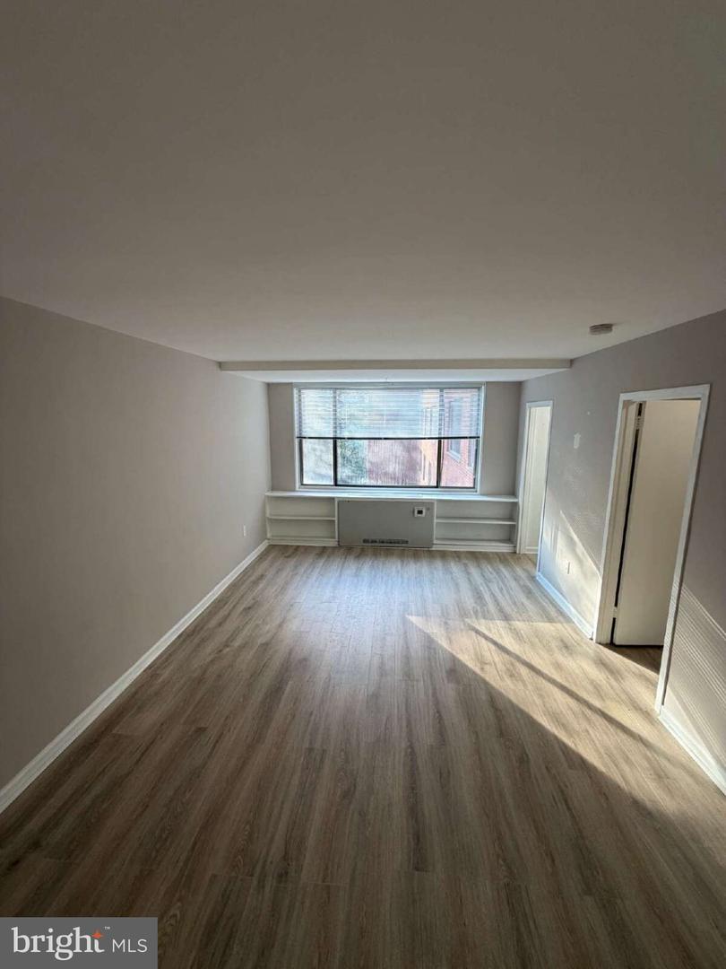 1111 N Arlington Blvd #536 Property Photo 6