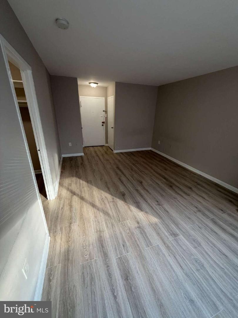 1111 N Arlington Blvd #536 Property Photo 9