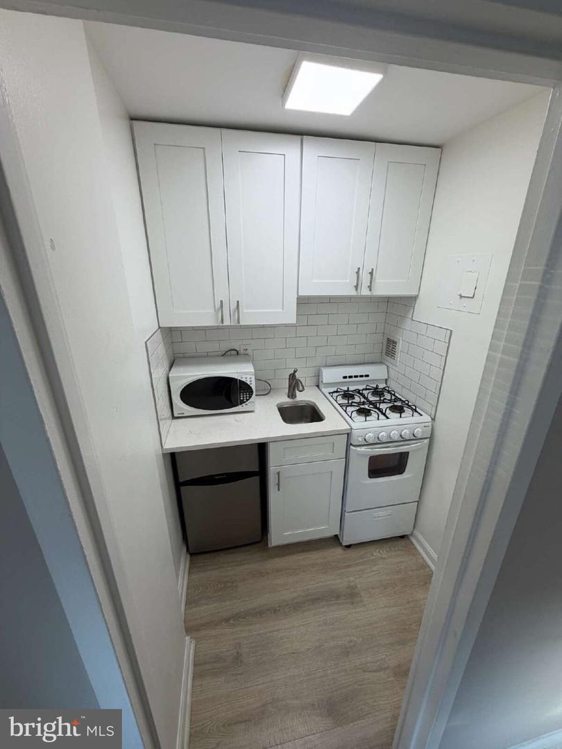 1111 N Arlington Blvd #536 Property Photo 10