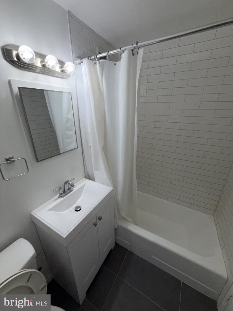1111 N Arlington Blvd #536 Property Photo 11