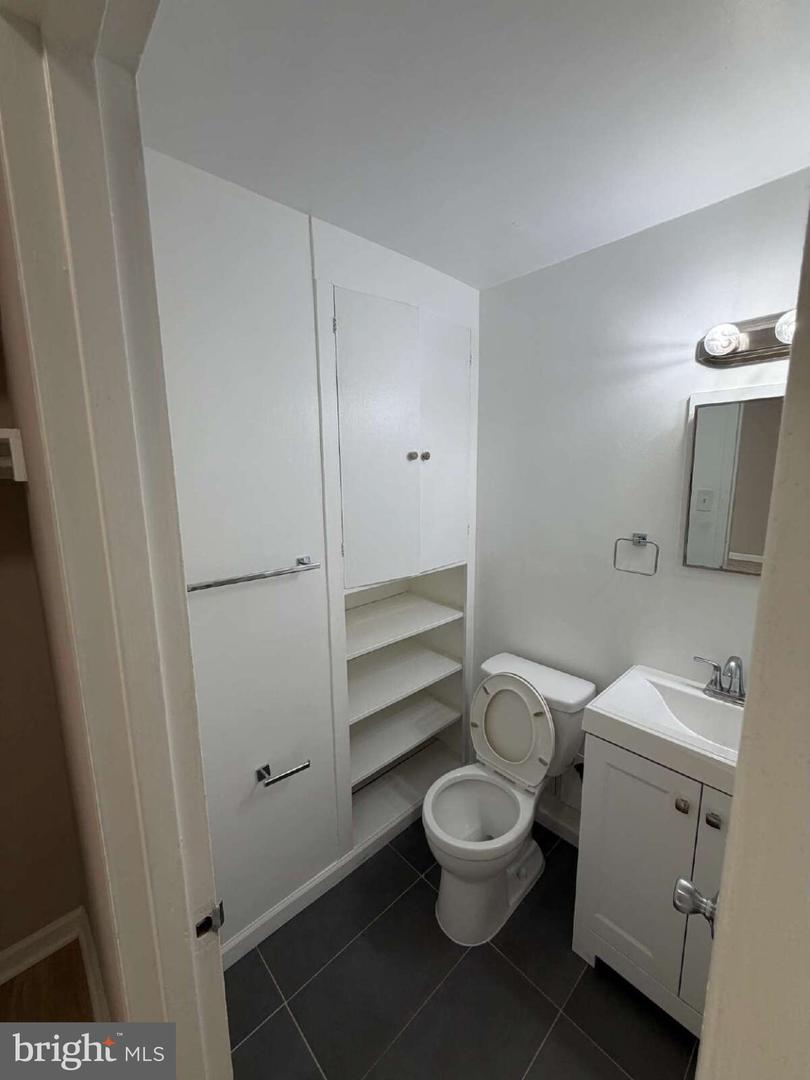 1111 N Arlington Blvd #536 Property Photo 12