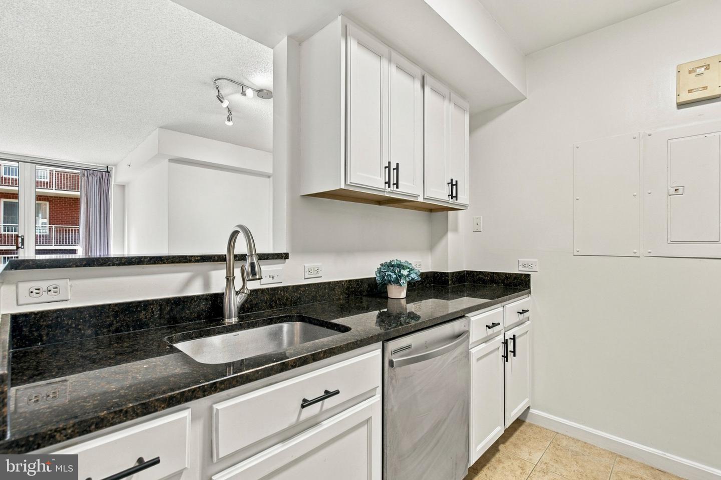 880 N Pollard St #406 Property Photo 4