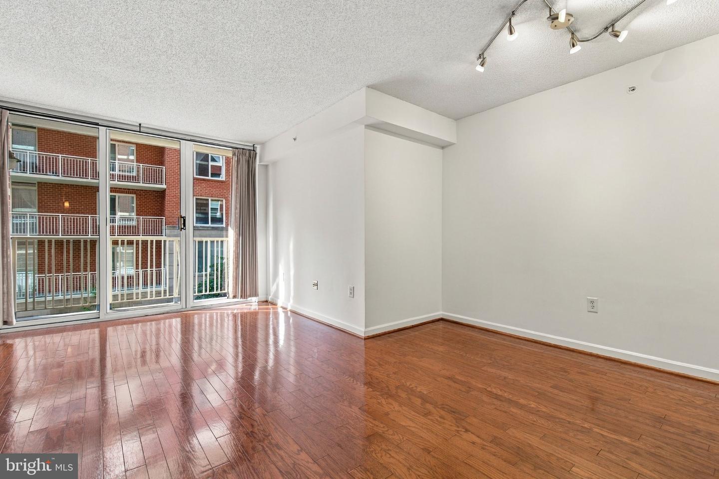 880 N Pollard St #406 Property Photo 7