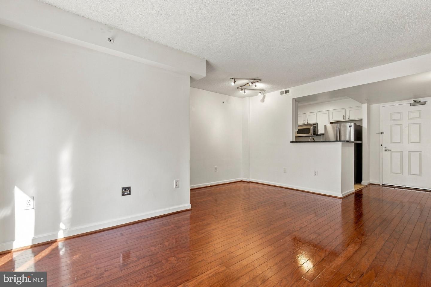 880 N Pollard St #406 Property Photo 8